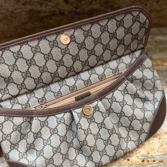 Authentic GUCCI clutch - Picture 8 of 15
